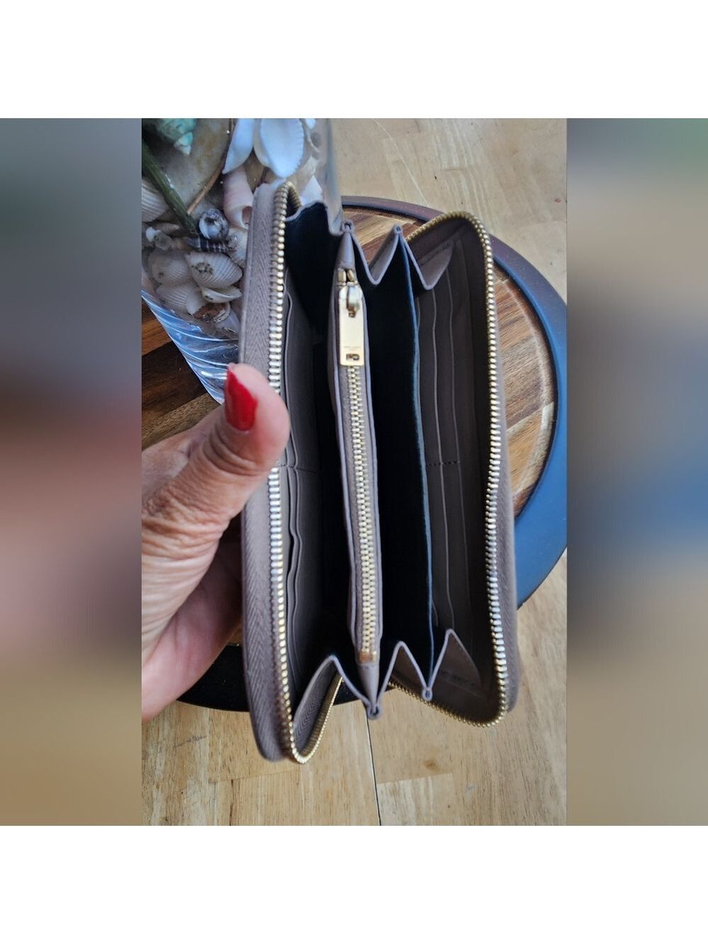 Yves Saint Laurent Tan Wallet Gold Hardware. - Picture 10 of 15